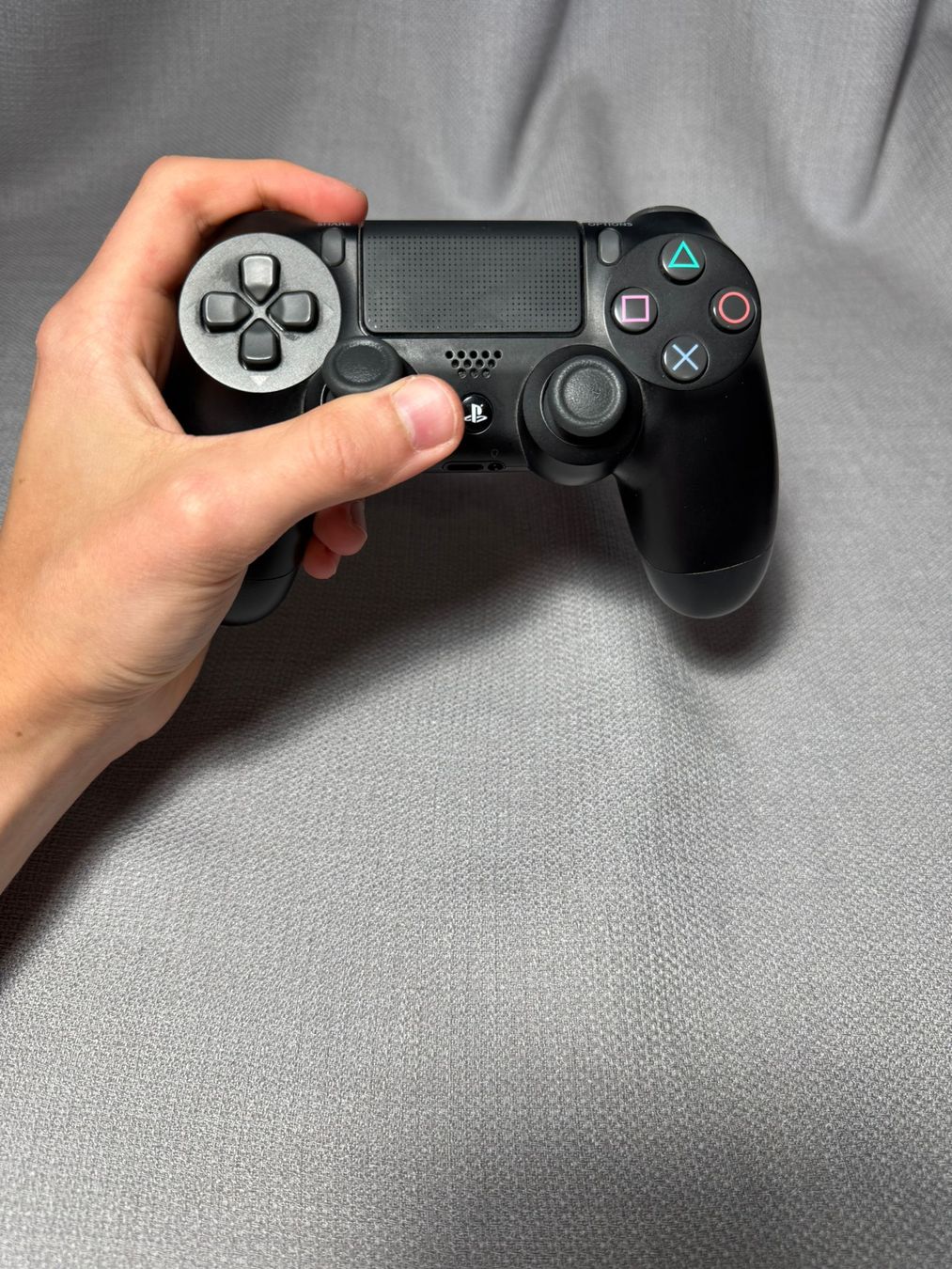 Sony Console: PS4 inkl. 2 Original-Controller, FIFA-Bundle – Usato da Altstätten SG venduto da Astronomical 6