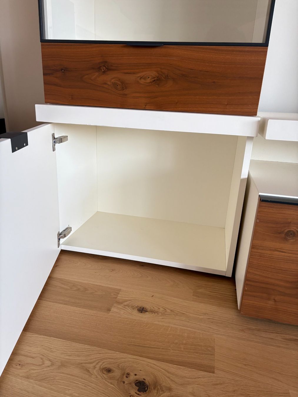 Mobili TV: Wohnwand Möbel Egger mit LED-Vitrine – Usato da Rombach venduto da lucamattei 3