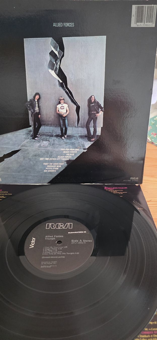 Schallplatten: Triumph Allied Forces 1981 Vg,Vg – Gebraucht aus Yvonand von RF-VINYL 2