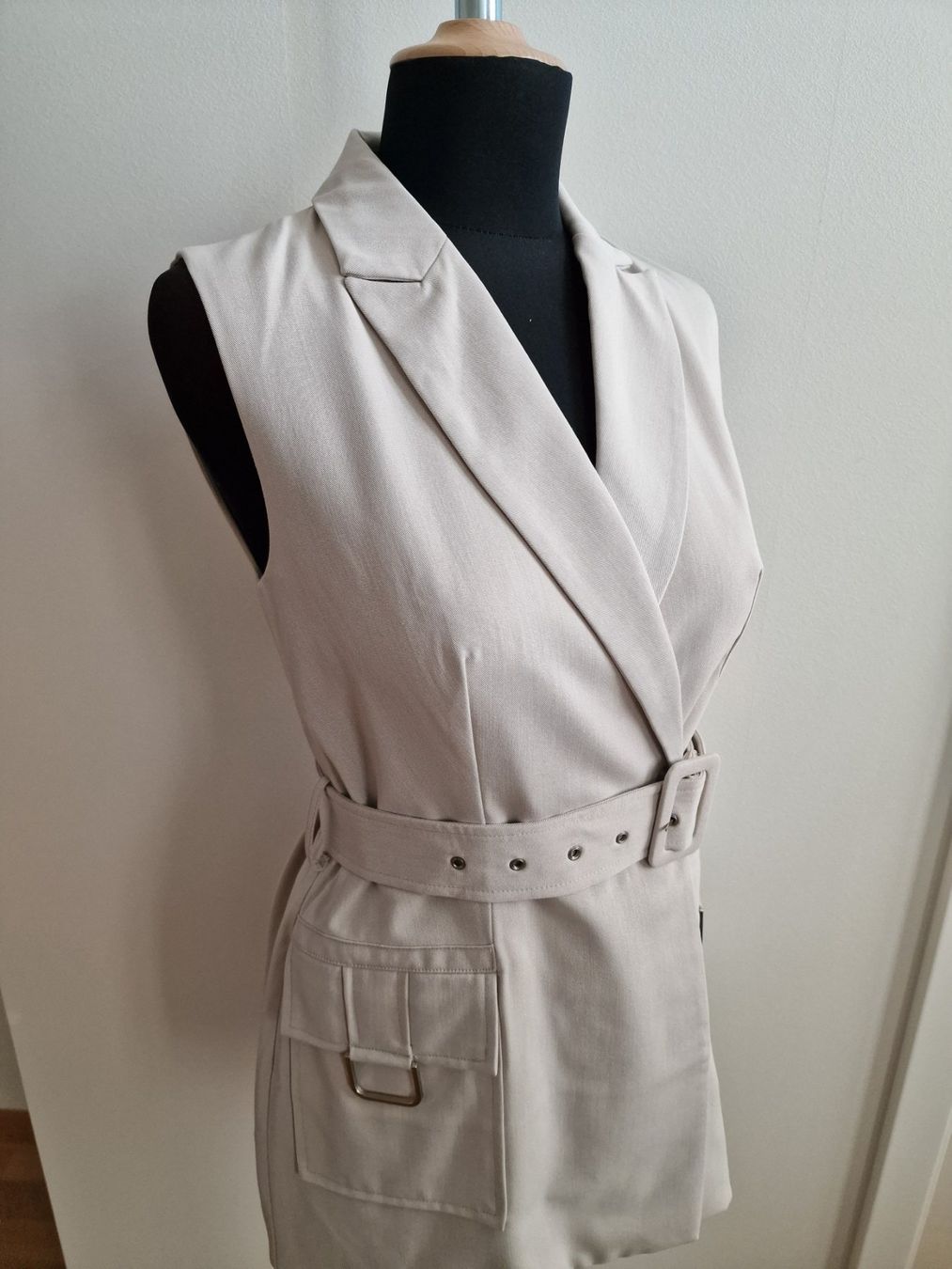 Jacken: Ärmellos Beiger Blazer – Gebraucht aus Zürich von ale_bg2x 7