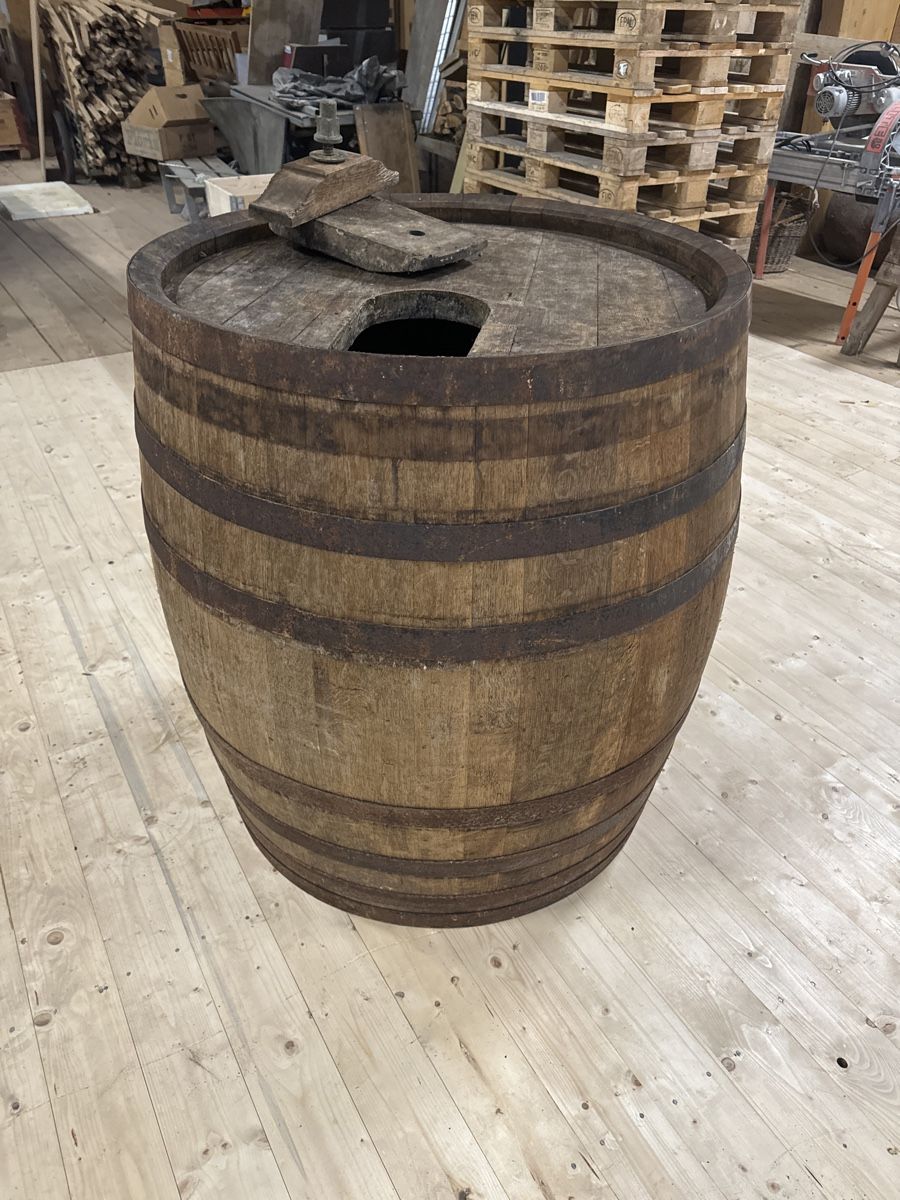 Altro: Altes Weinfass/ Holzfass/ Eichenfass – Usato da Rickenbach LU venduto da fla_9ft6 2