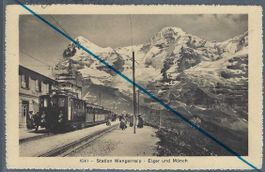 Station Wengernalp. Eiger, Mönch. Dreiwagenzug der WAB.