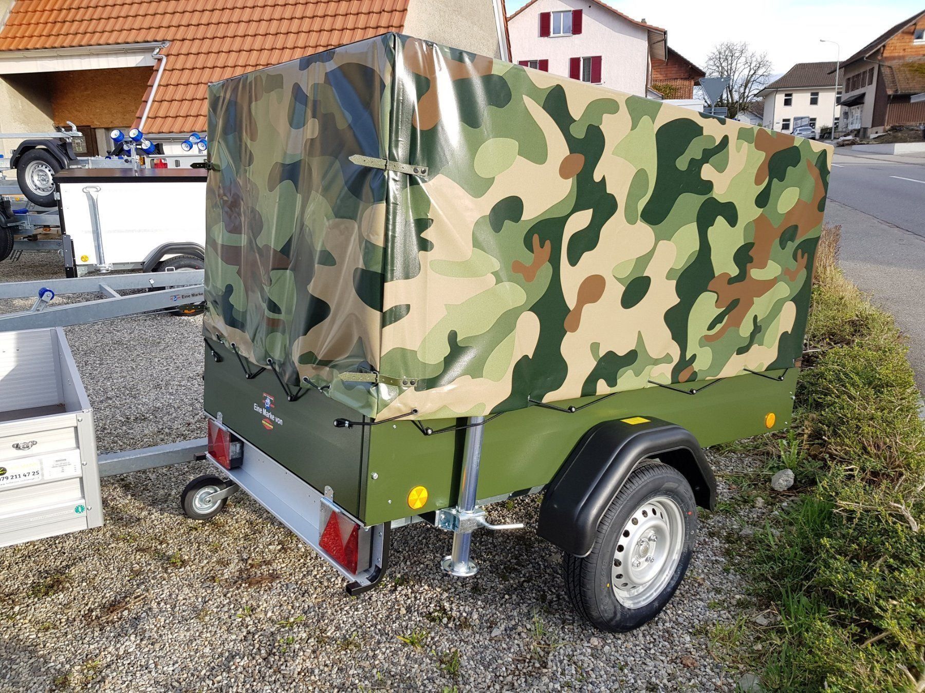 Böckmann Rimorchi: Tieflader TL-EU2 mit camouflage Blache – Nuovo e nell'imballaggio originale da Gunzgen venduto da HofmannAnhaenger 1