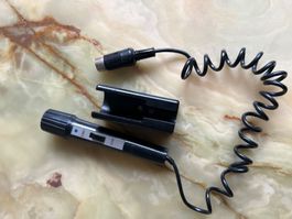 Retro Handmikrofon mit Halterung, perfekt für Sammler 🎙️
