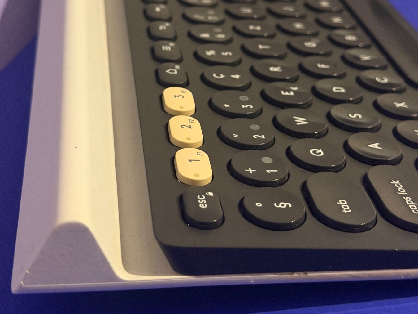 Logitech Tastaturen: Logitech K780 Multi-Device Wireless Keyboard DE-CH – Gebraucht aus Bern von mura_shop 3