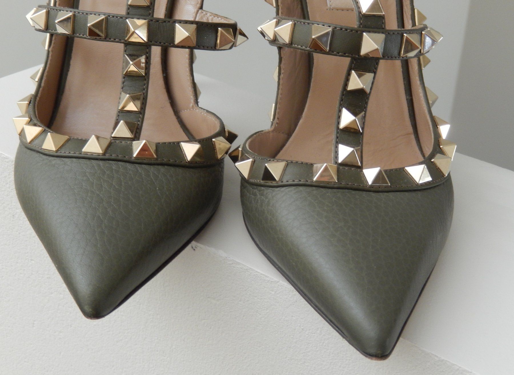 Valentino Scarpe da donna: Orig. VALENTINO Rockstud Pumps Gr. 36 kh – Usato da Tuggen venduto da vivira 2
