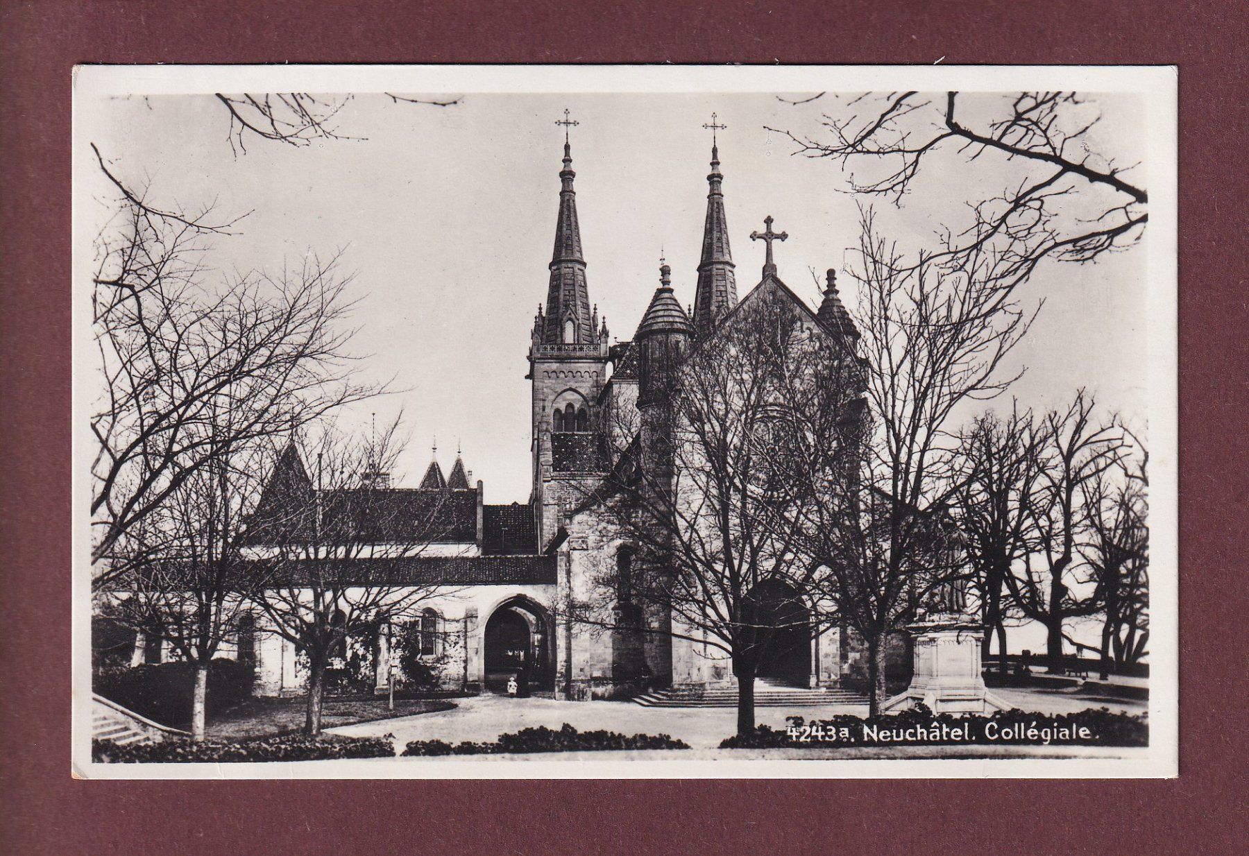 Cartes postales: NEUCHÂTEL - La Collégiale - 1933 – D'occasion à Pully par nicecards