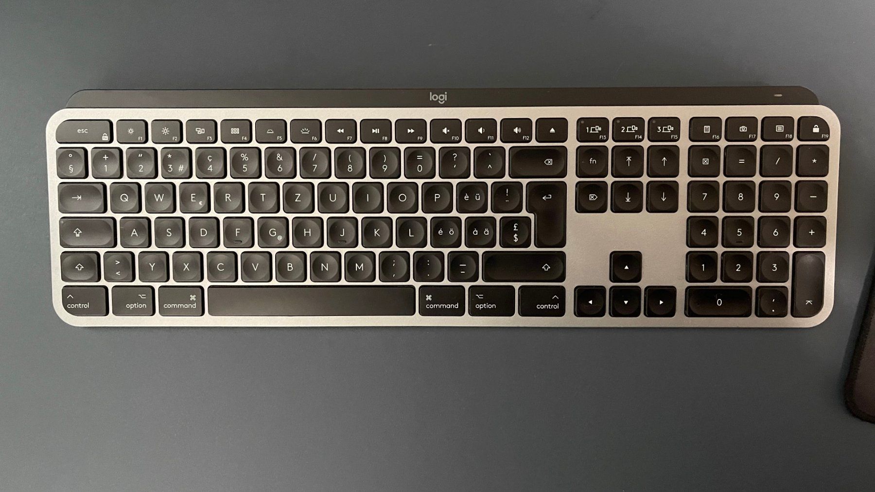 Logitech Tastiere: Logitech MX Keys for Mac and MX Master 3S bundle – Usato da Uster venduto da Pierre1969
