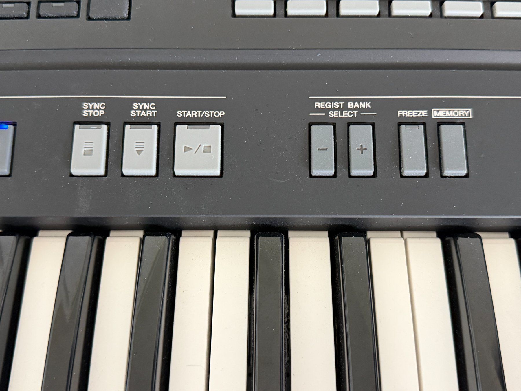 Yamaha Strumenti musicali: Yamaha PSR SX720 + L-7B – Usato da Lausanne venduto da lou_r82x 7