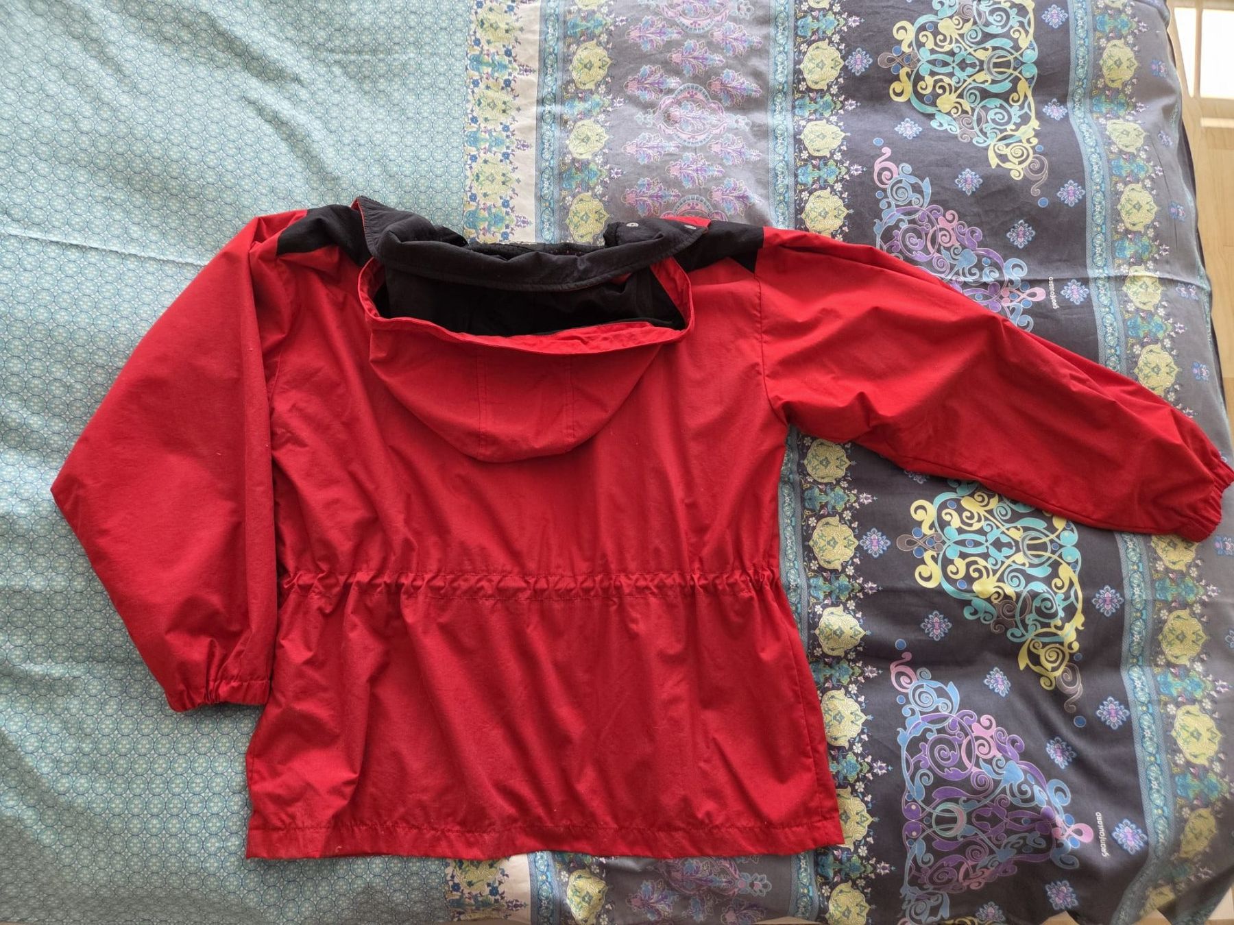 Vestes: Veste sport imperméable – D'occasion à Chavannes-Renens par Jolias 1