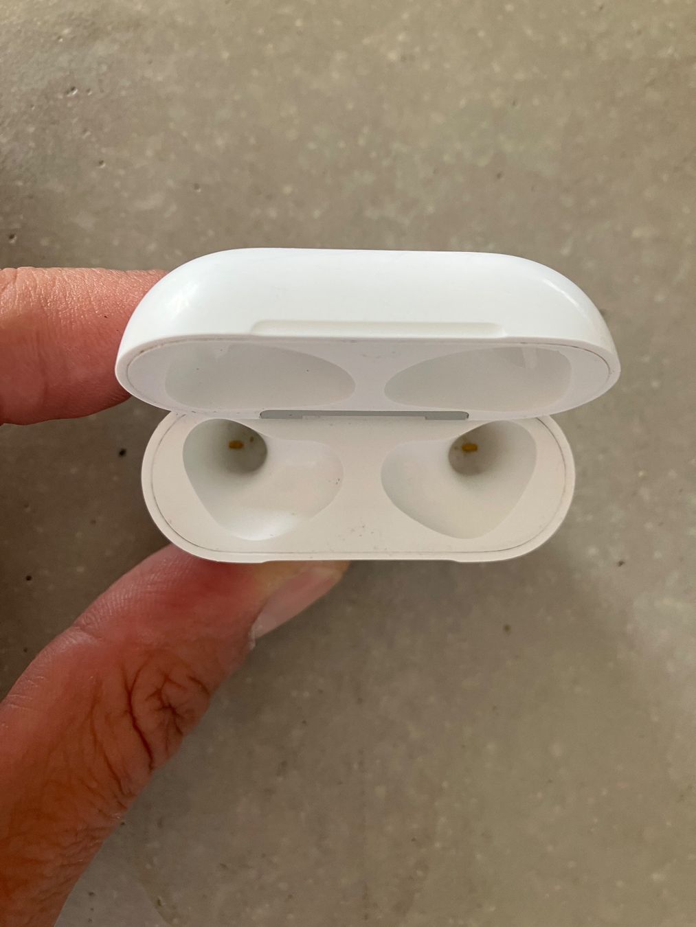Apple Kopfhörer: Apple AirPods 3 Case – Gebraucht aus Lausanne von mr.v 3