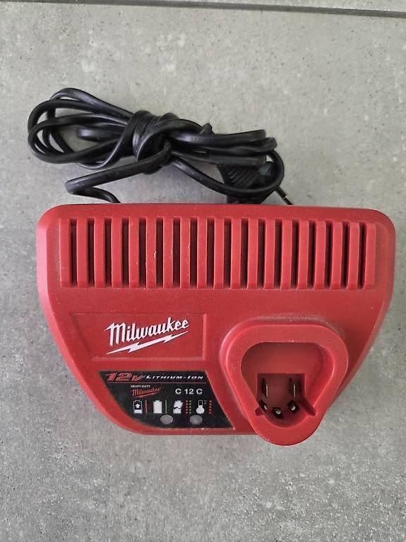 Akkus & Batterien: Milwaukee Ladegäret C12C – Gebraucht aus Bettlach von paki84 1