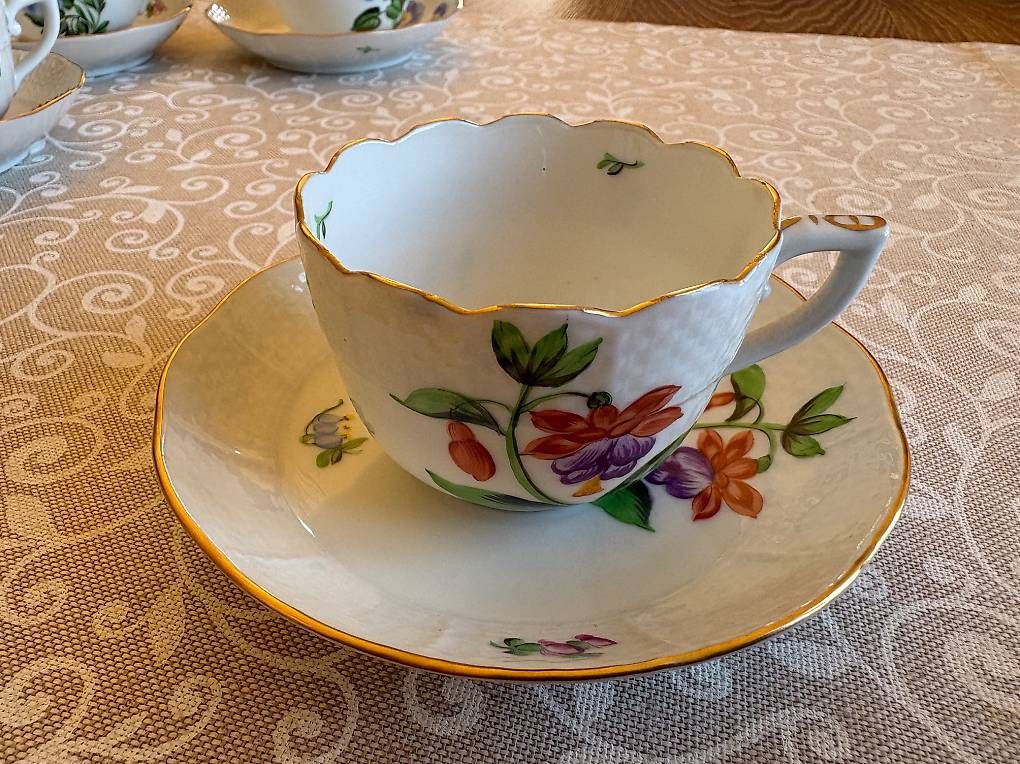 Herend Set di piatti: Moccaset mit Schale – Usato da Bonstetten venduto da fuschina