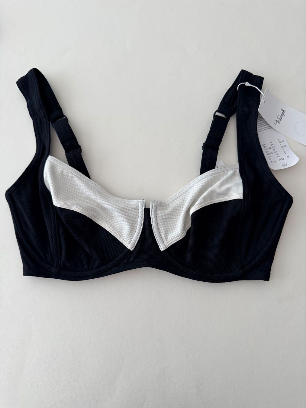 Triumph Costumi da bagno & Bikini: TRIUMPH, Bikini-Top SUMMER GLOW, Grösse 40F, Farbe Schwarz – Nuovo e nell'imballaggio originale da Rudolfstetten venduto da gst_g7xl