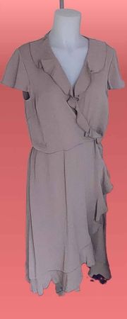Elegantes Wickelkleid mit Volants NEU