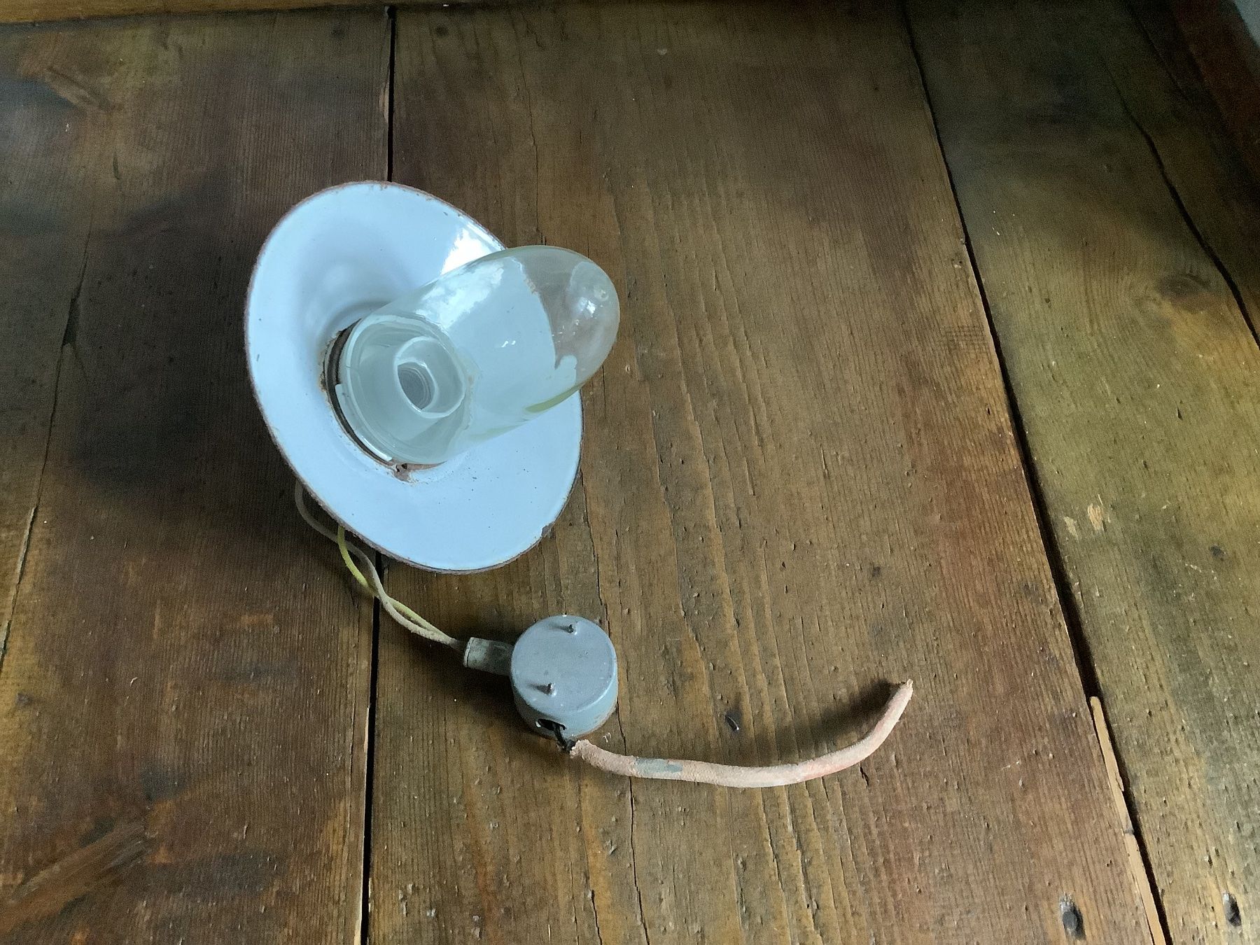 Lampadari & plafoniere: Stalllampe Email Vintage Deckenlampe, Lampe – Usato da Flaach venduto da Monisoldshop 1