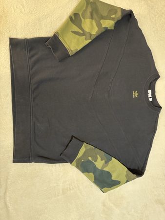 Adidas Camo Sweater, Grösse L, neuwertig für den Herbst