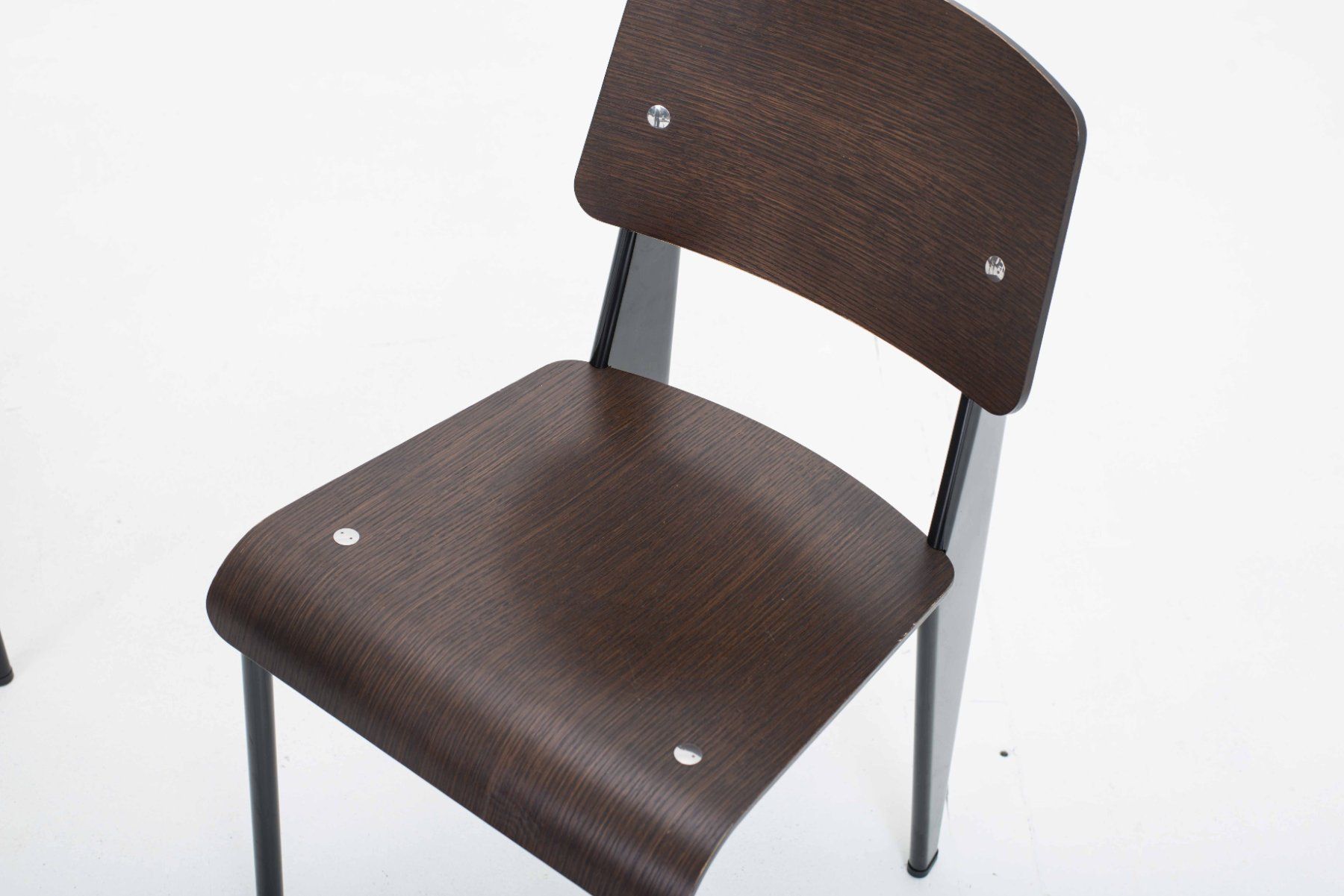 Vitra Sedie: Vitra Standard Stuhl von Jean Prouvé, dunkle Eiche & Schwarz – Usato da Zürich venduto da STUZH38 4