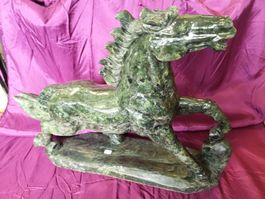 Mineralien China Jadeit Stein Geschnitztes geschliffen Pferd