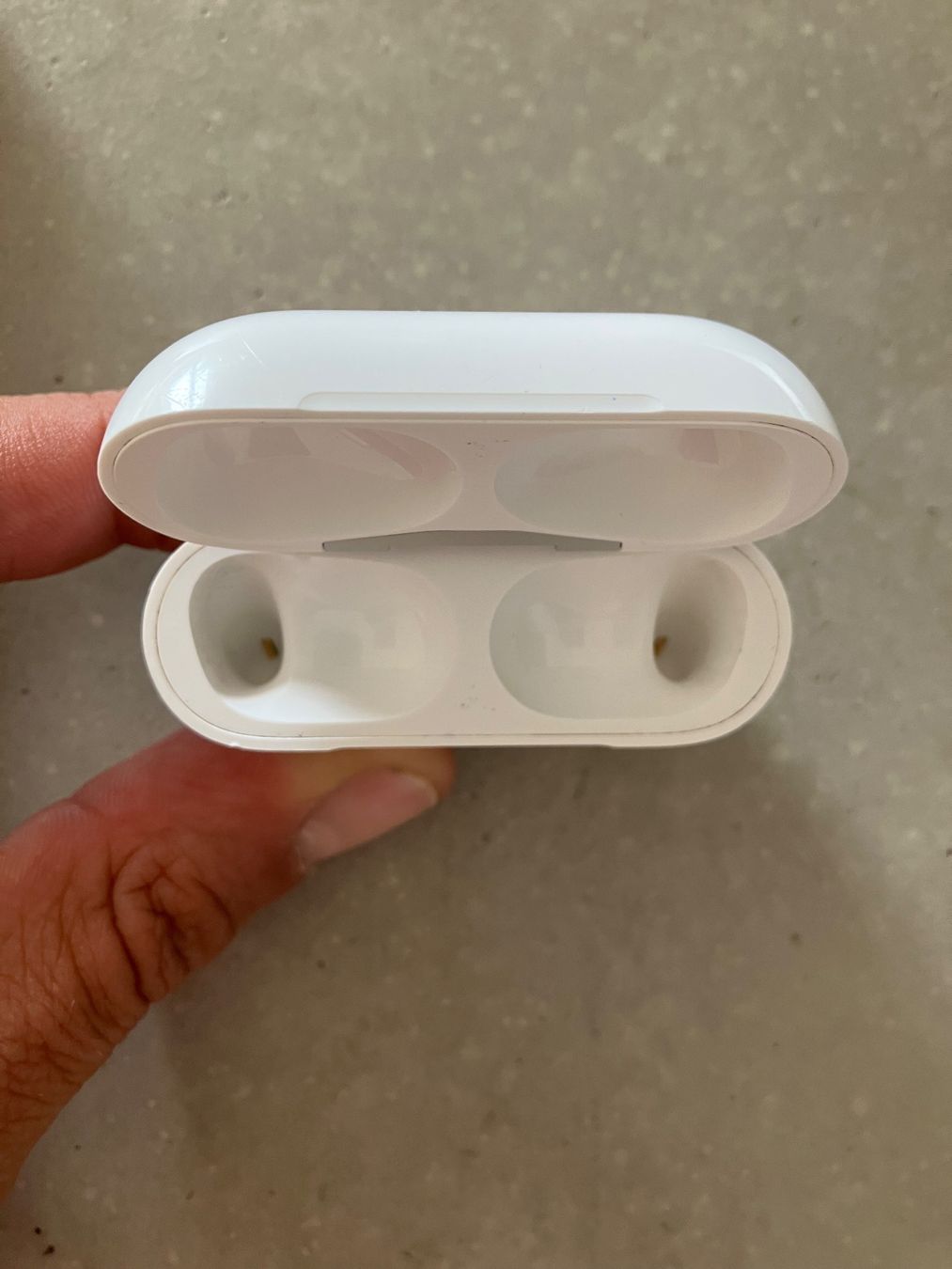 Apple Cuffie: Apple AirPods Pro 1 Charging Case – Usato da Lausanne venduto da mr.v 3