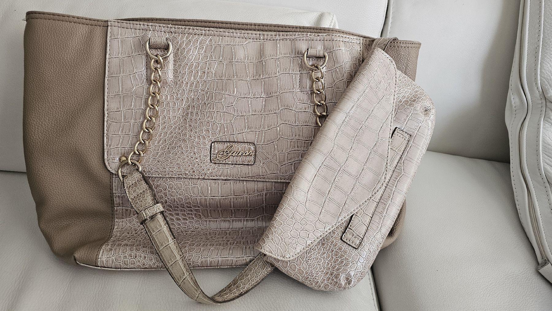 Guess Taschen für Damen: Edle GUESS Handtasche in Beige Kroko-Optik & inkl. Pochette – Neu (gemäss Beschreibung) aus Freienstein von pat_flx2