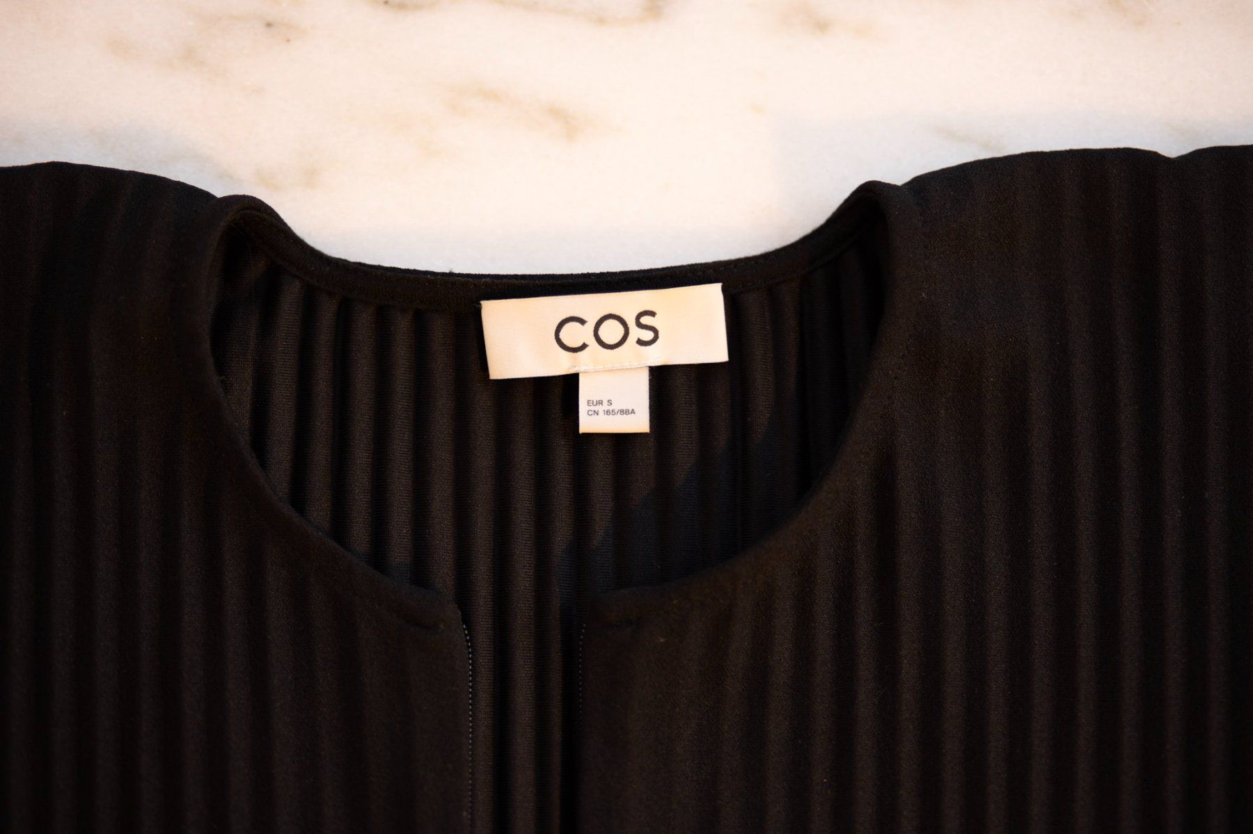 Cos Camicette: COS plissiertes Oberteil Grösse S – Usato da Zürich venduto da My.Stuff 2
