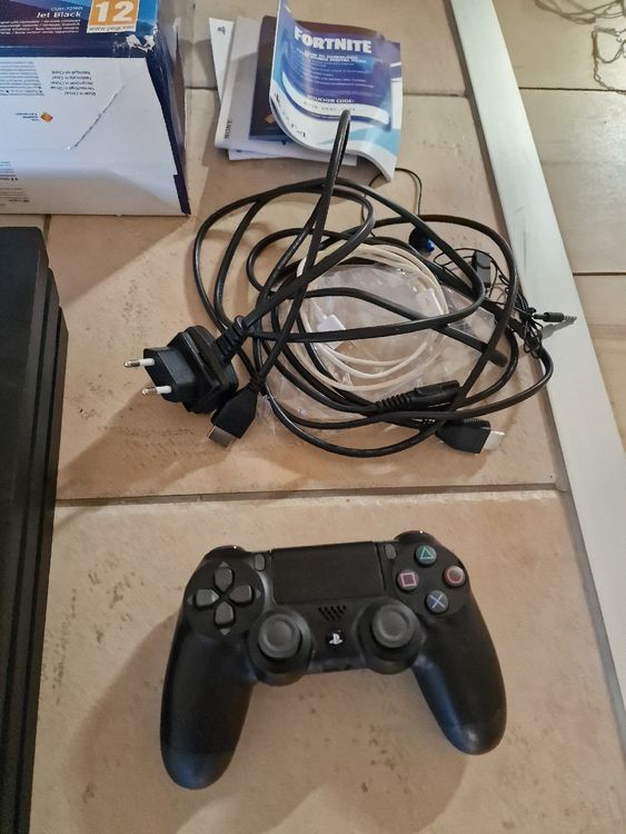 Playstation 4 Pro 1TB speicher inkl. Controller | Kaufen auf Ricardo