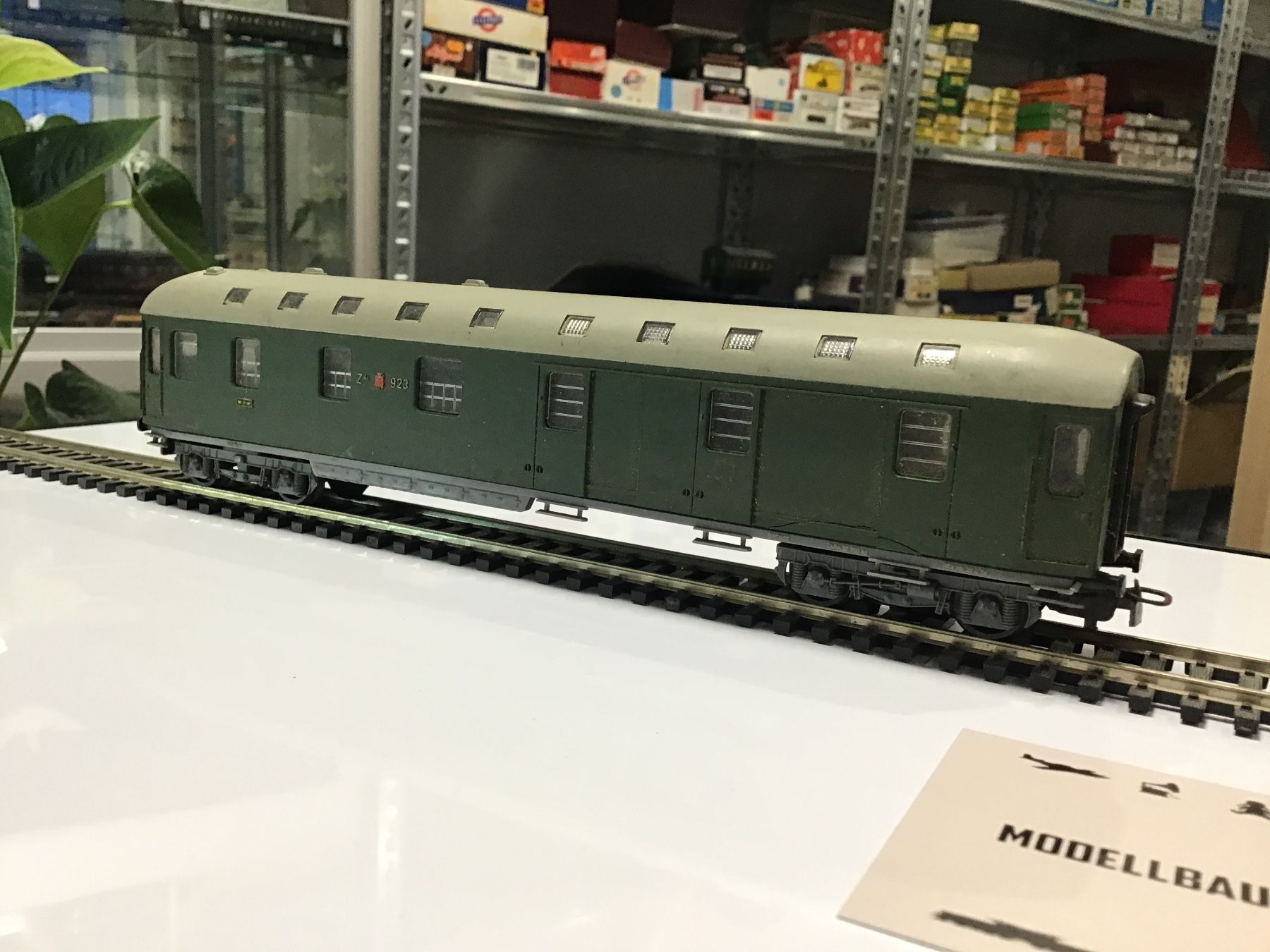 Kleinbahn Modellini di ferrovie: KLEINBAHN H0 SBB Gruener POSTWAGEN – Usato da Männedorf venduto da Modell-Spezialisten 1