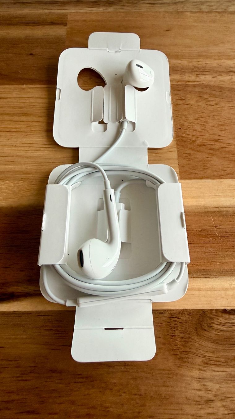 Apple Cuffie: Apple Kopfhörer Original Lightning - Earpods – Nuovo e nell'imballaggio originale da Zürich venduto da Cocona2020 1
