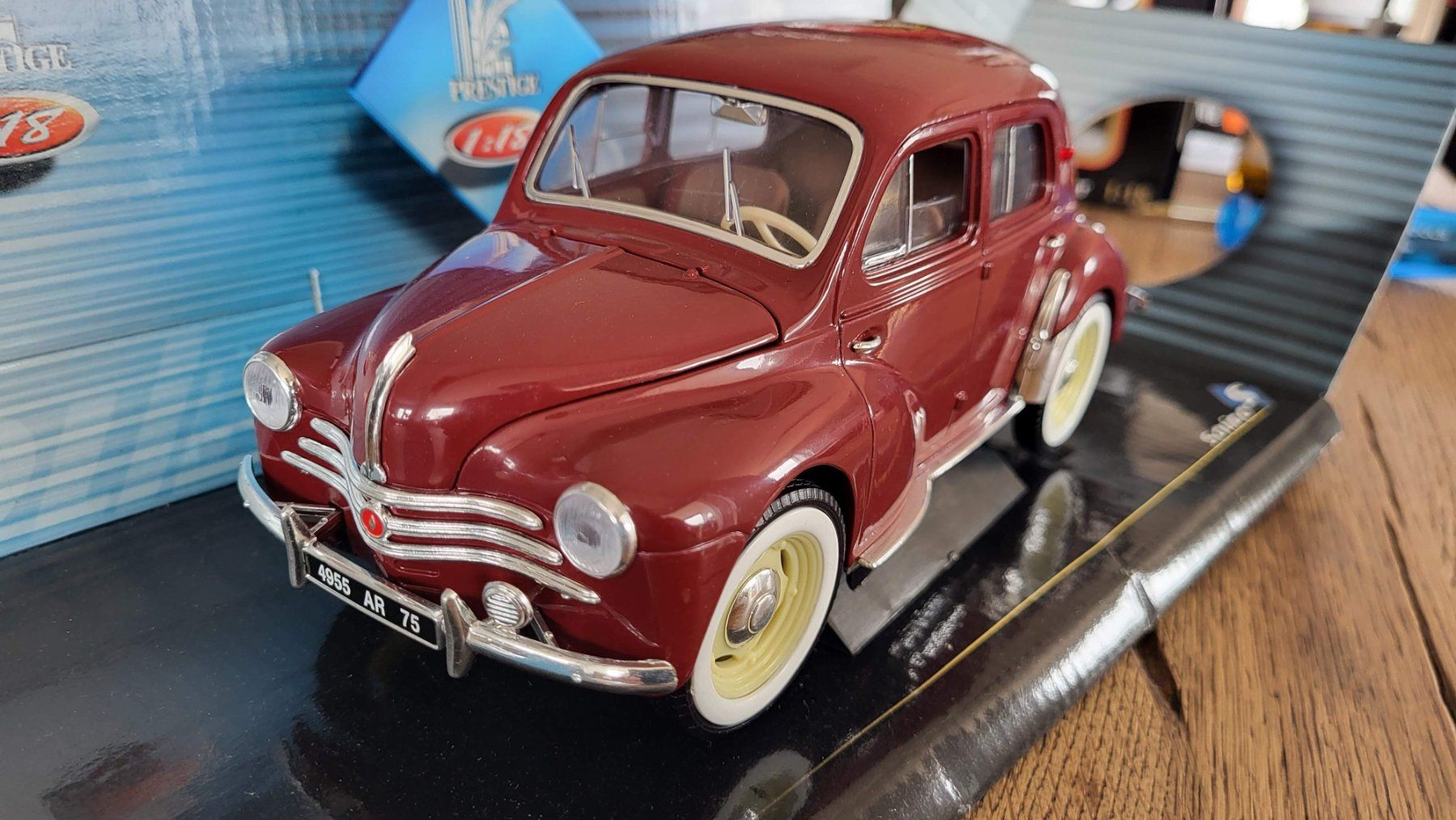 Solido Modellautos: Renault 4CV Berline 1:18 Solido – Gebraucht aus Rothrist von Juana5 1