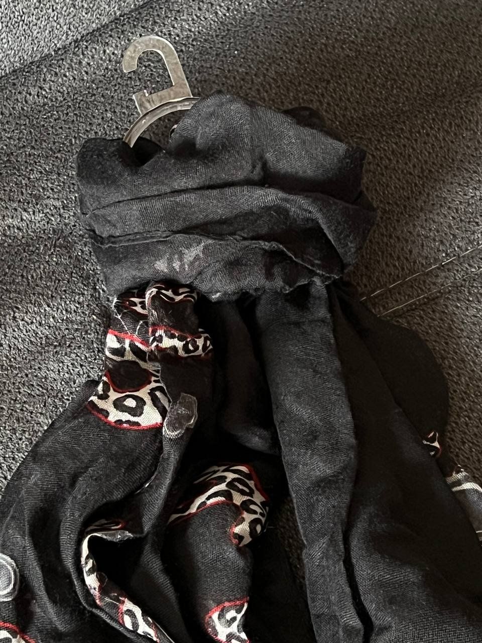 Foulard & Sciarpe: Neuer Schal – Nuovo e nell'imballaggio originale da Riehen venduto da ann_76jw 7