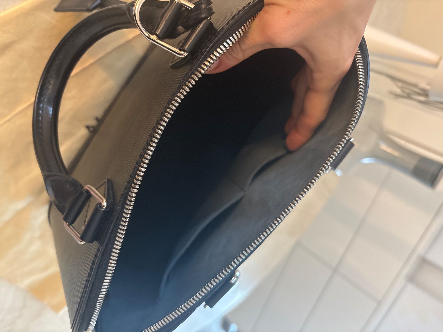 Louis Vuitton Borse da donna: Louis Vuitton Alma PM Epi Leder Schwarz – Nuovo (secondo la descrizione) da Zürich venduto da car_9sdb 5