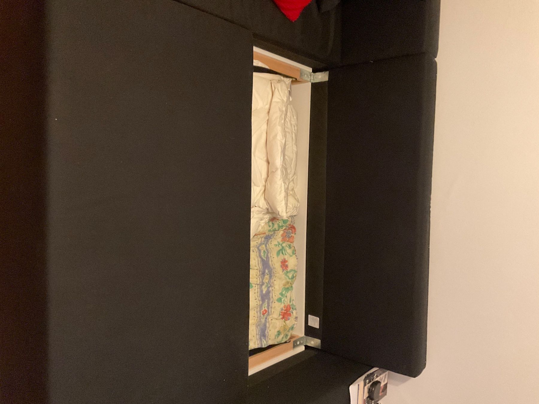 Divani: Schwarzes Sofa mit Bettfunktion.Neuwertig – Usato da Graenichen venduto da Chapron 1