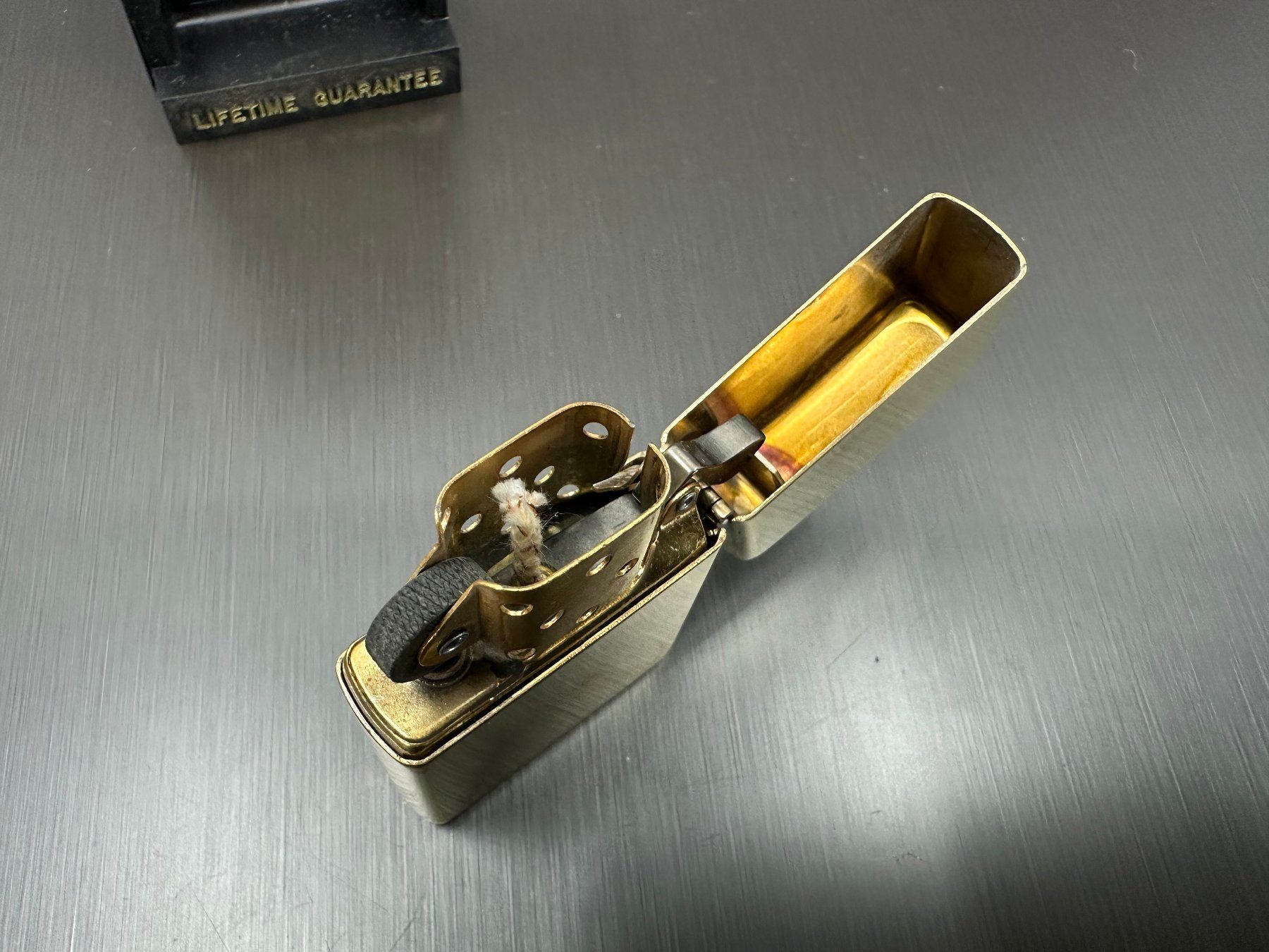 Zippo Accendini: Zippo U.S.S. Missouri, Solid Brass   Unbenutztes Feuerzeug – Usato da Arisdorf venduto da Liquidus 5