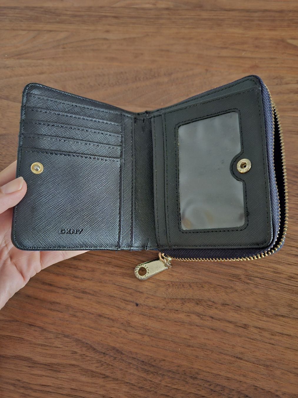 DKNY Portamonete: DKNY Portemonnaie – Usato da Luzern venduto da blackcat010 2