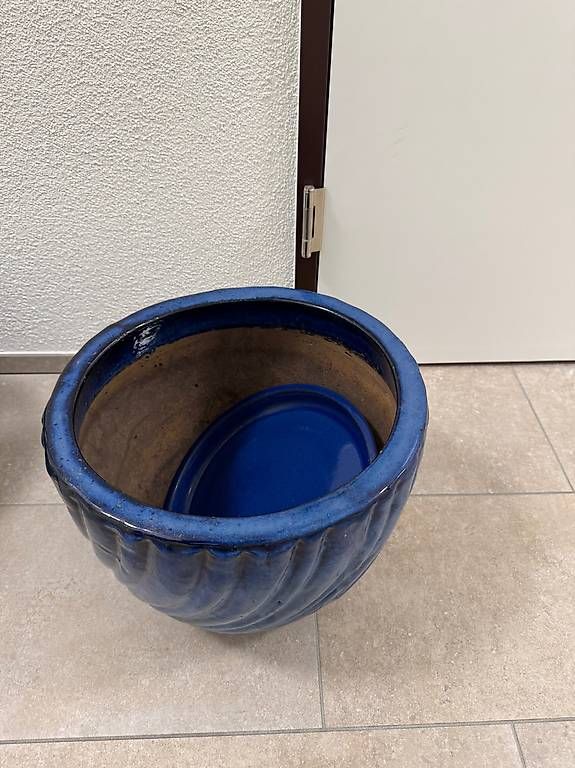 Vasi per fiori: Dunkler blauer Swirl Keramik-Übertopf – Nuovo (secondo la descrizione) da Schübelbach venduto da Rahnmont 3