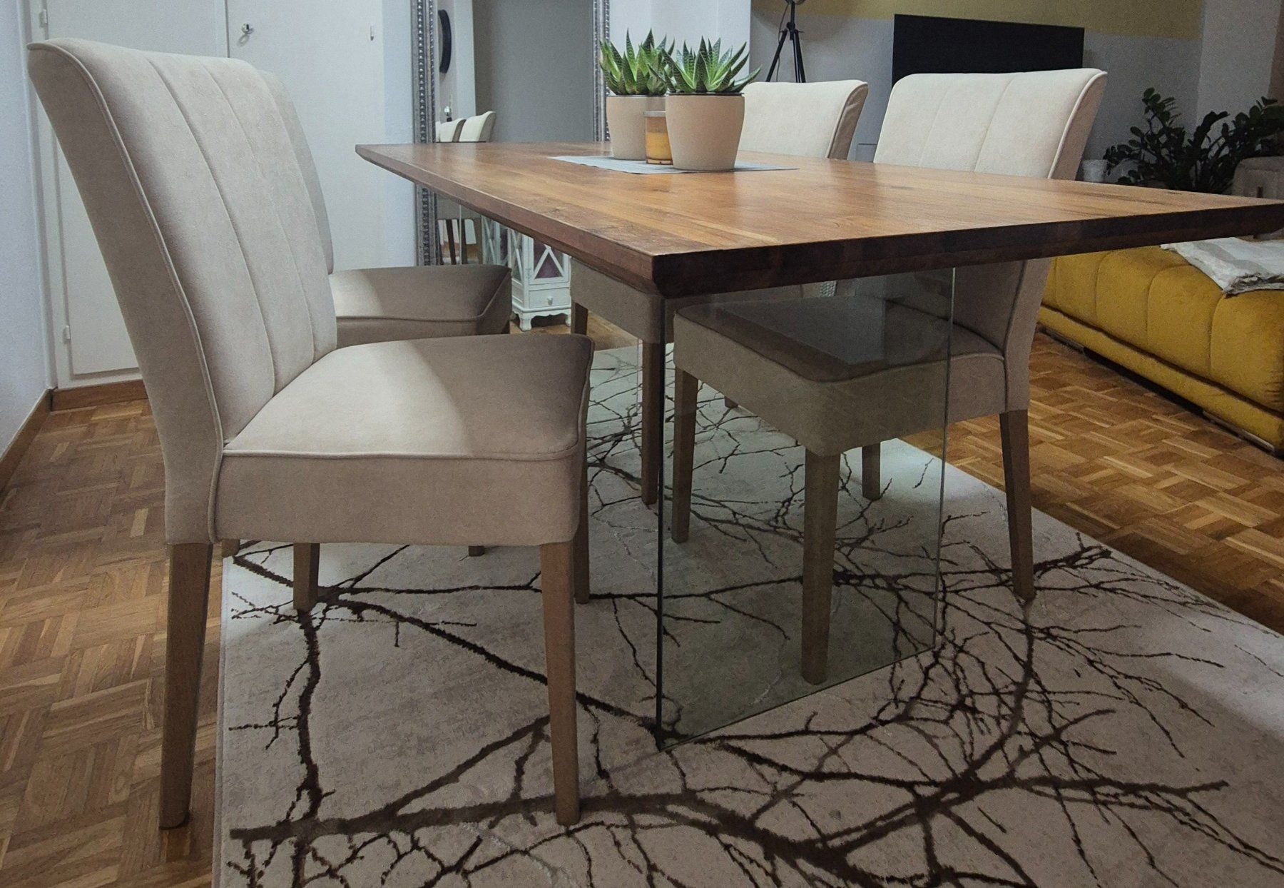 Set de table et chaises: Esstisch mit  Stühlen – D'occasion à Mellingen par Loewe2006