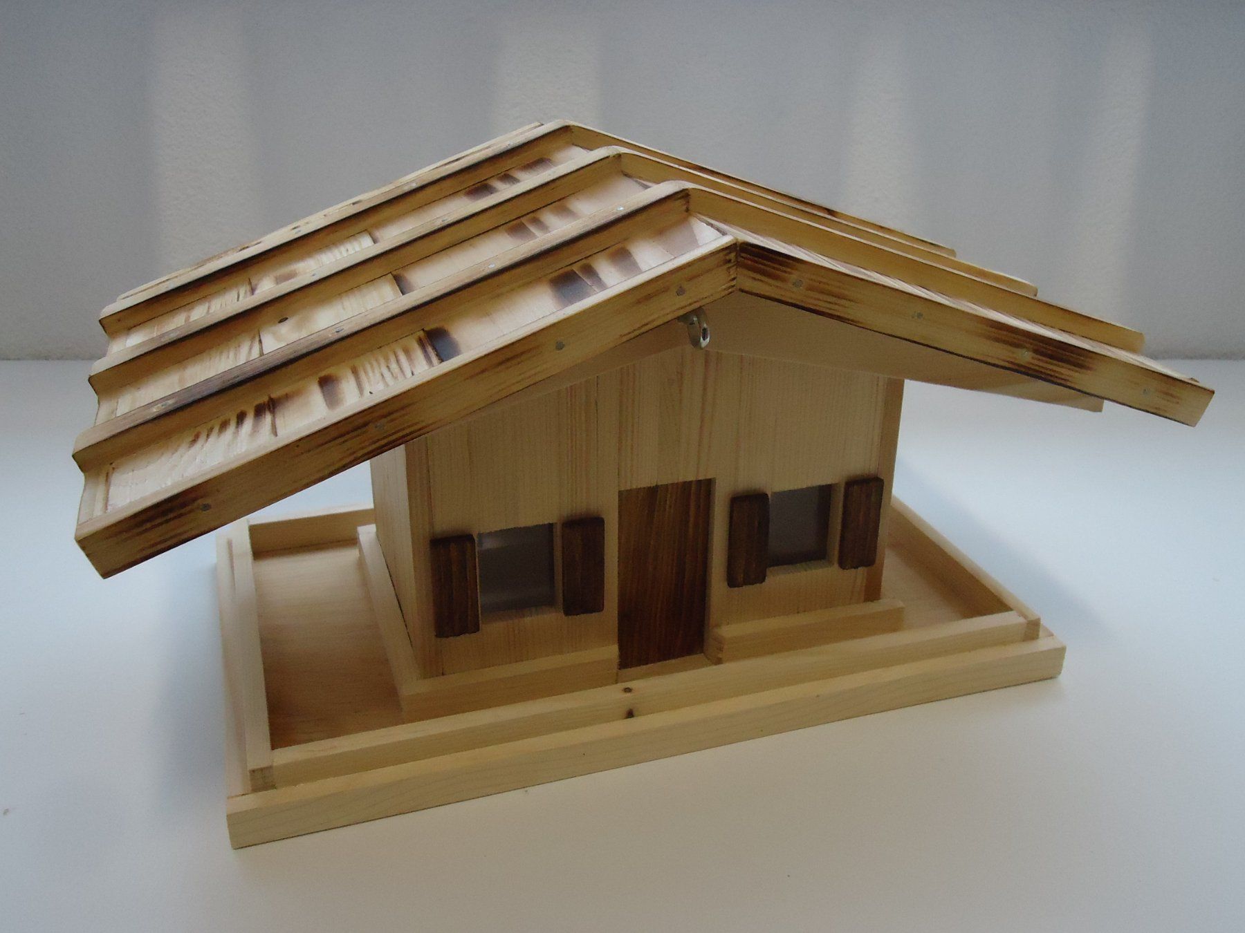 Casette per uccelli: Robustes Vogelhaus im Chaletstiel – Nuovo e nell'imballaggio originale da Wilen b. Wil venduto da bw9535
