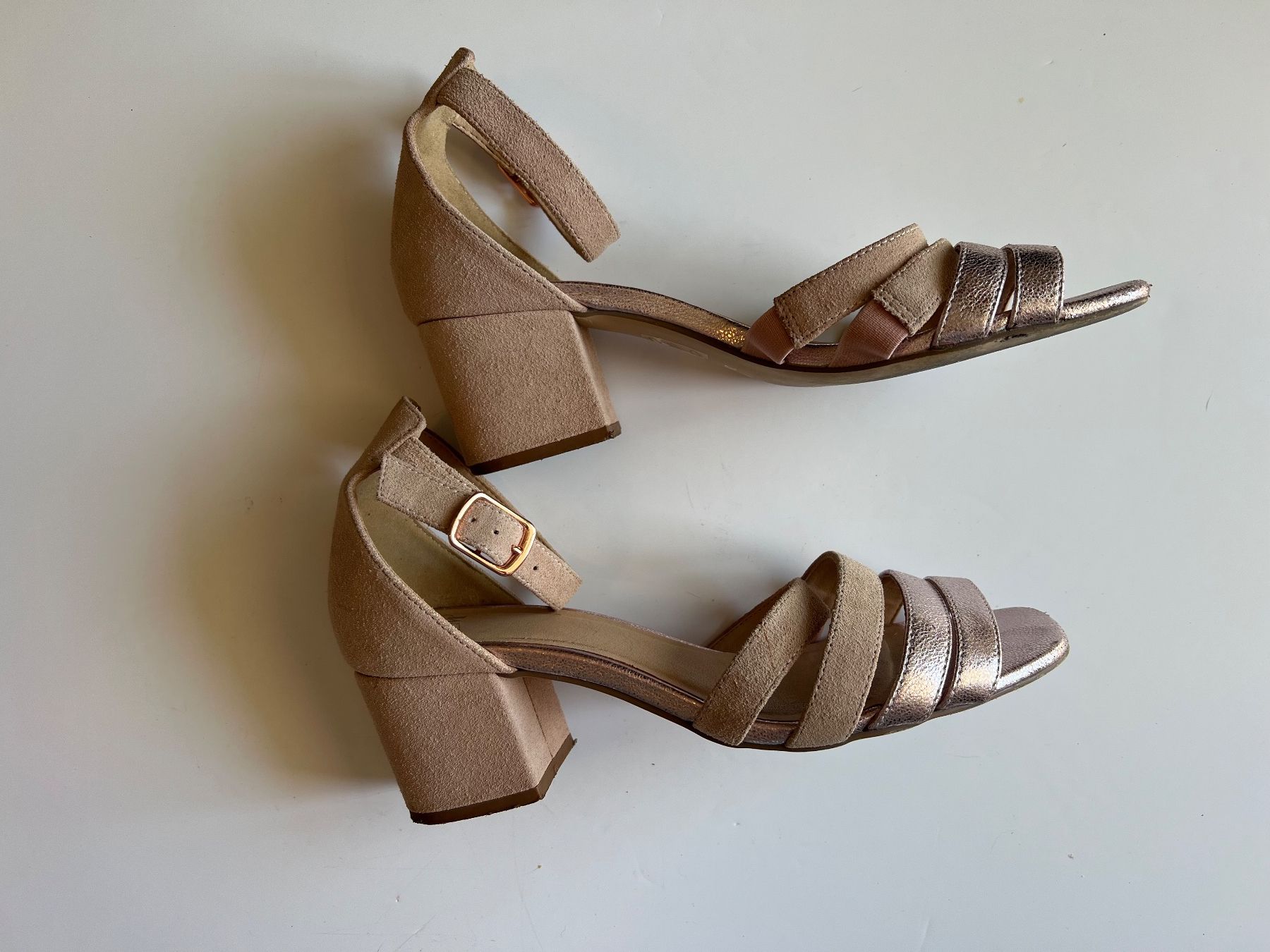 Scarpe da donna: Sandales en cuir rose 38 – Usato da Neuchâtel venduto da Thesebootsaremadeforwalking 1