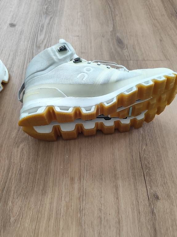 On Scarpe da uomo: On Wanderschuhe Olympic Edition 2022 – Usato da Sachseln venduto da jas_ch 1