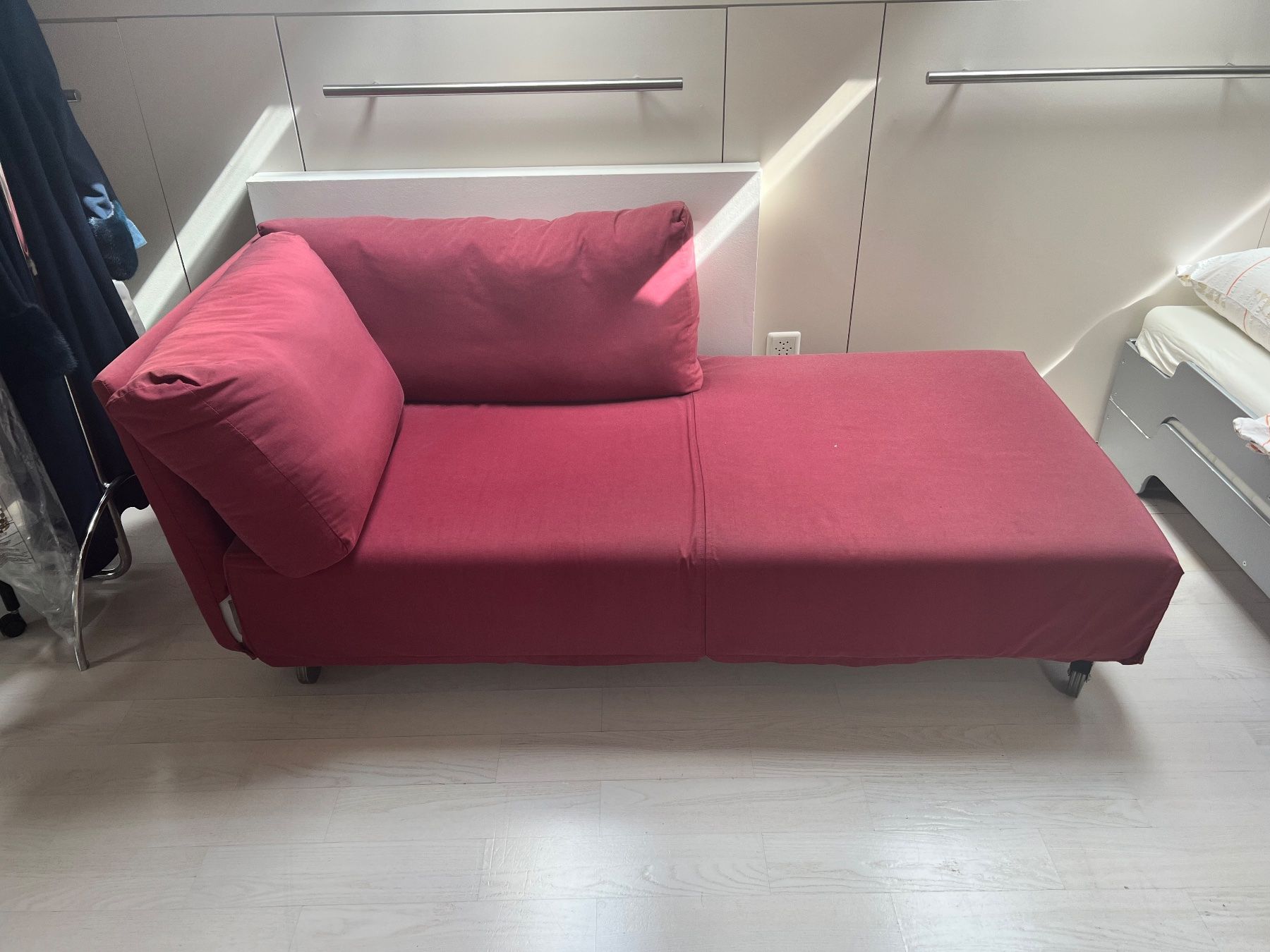 Sofas: Sofa rot gebraucht – D'occasion à Neuhausen am Rheinfall par Becky79