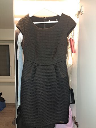 Schwarzes Stoffkleid Grösse 36/38