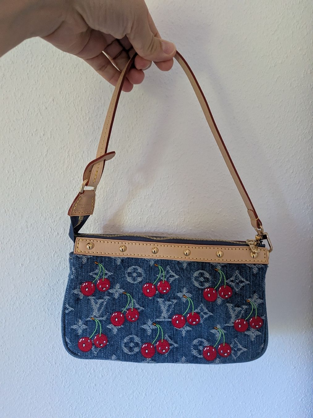 Louis Vuitton Borse: Louis Vuitton Murakami Cherry Denim Pochette Accessoire – Nuovo (secondo la descrizione) da Lausanne venduto da can777