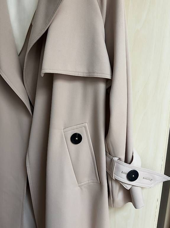 Cappotti: Attire The Studio Trench Coat – Usato da Henau venduto da leo_2pgk 2