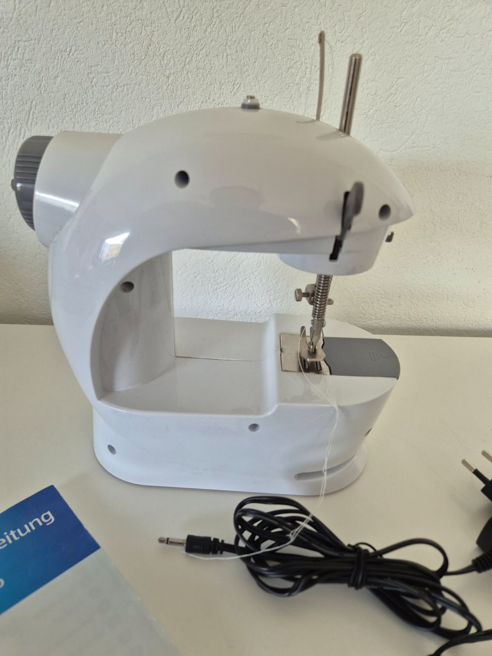 Nähmaschinen: Mini-Nähmaschine Easy Home von ALDI – Gebraucht aus Aarburg von NDK 2