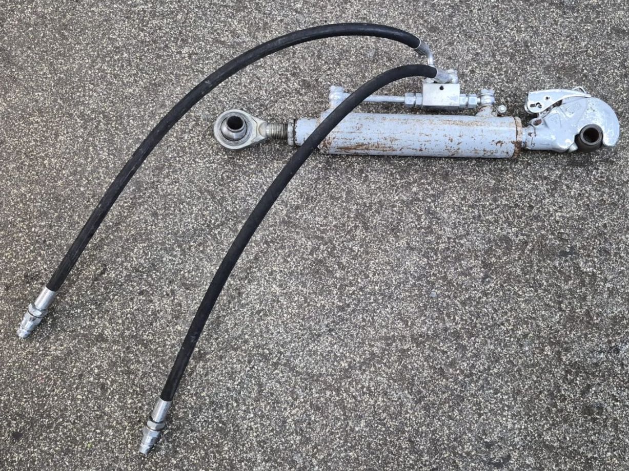 Sonstiges Fahrzeugzubehör: Hydraulische Oberlenker Kat 2 – Gebraucht aus Niederwil AG von Maeder_AG