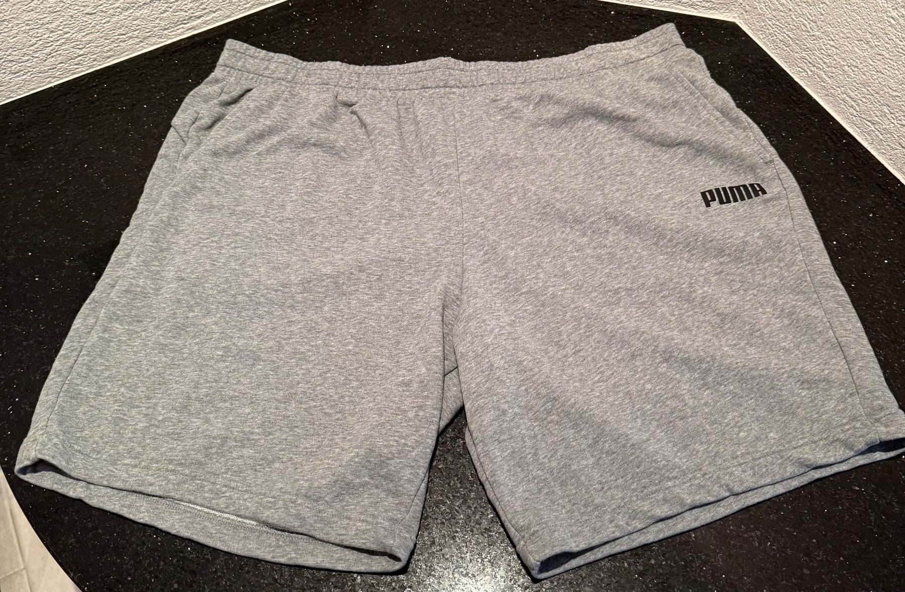 Puma Hosen: Puma, bequeme Trainershorts, Grösse 4XL – Neu (gemäss Beschreibung) aus Niederweningen von baghirac