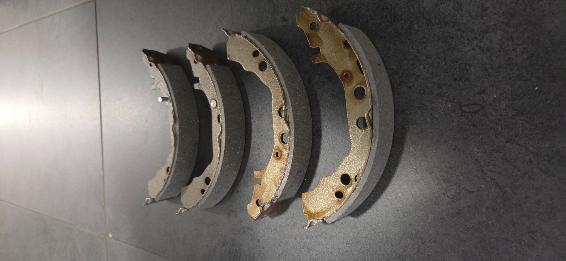 Toyota Tutti pezzi di ricambio auto: Frein tambour Toyota iQ – Usato da Erlach venduto da roberto910 1