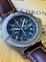 Breitling Avenger Chronograph 44 „Blood Diamond“ Fullset