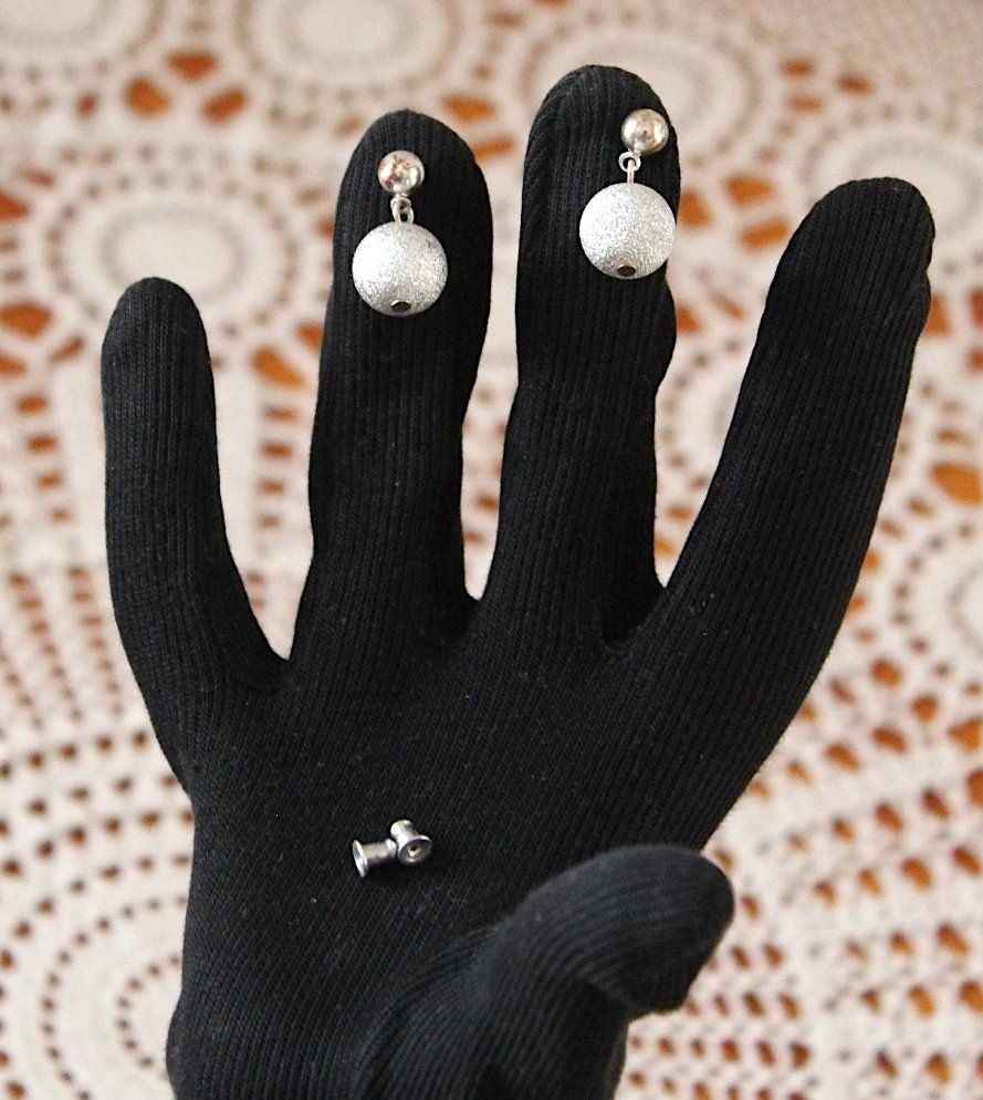 Orecchini pendenti & Orecchini a lobo: Ohrhänger mit  Glitzerkugeln, Länge ca. 2.5 cm. – Usato da Locarno venduto da madame-tus-sauds 3